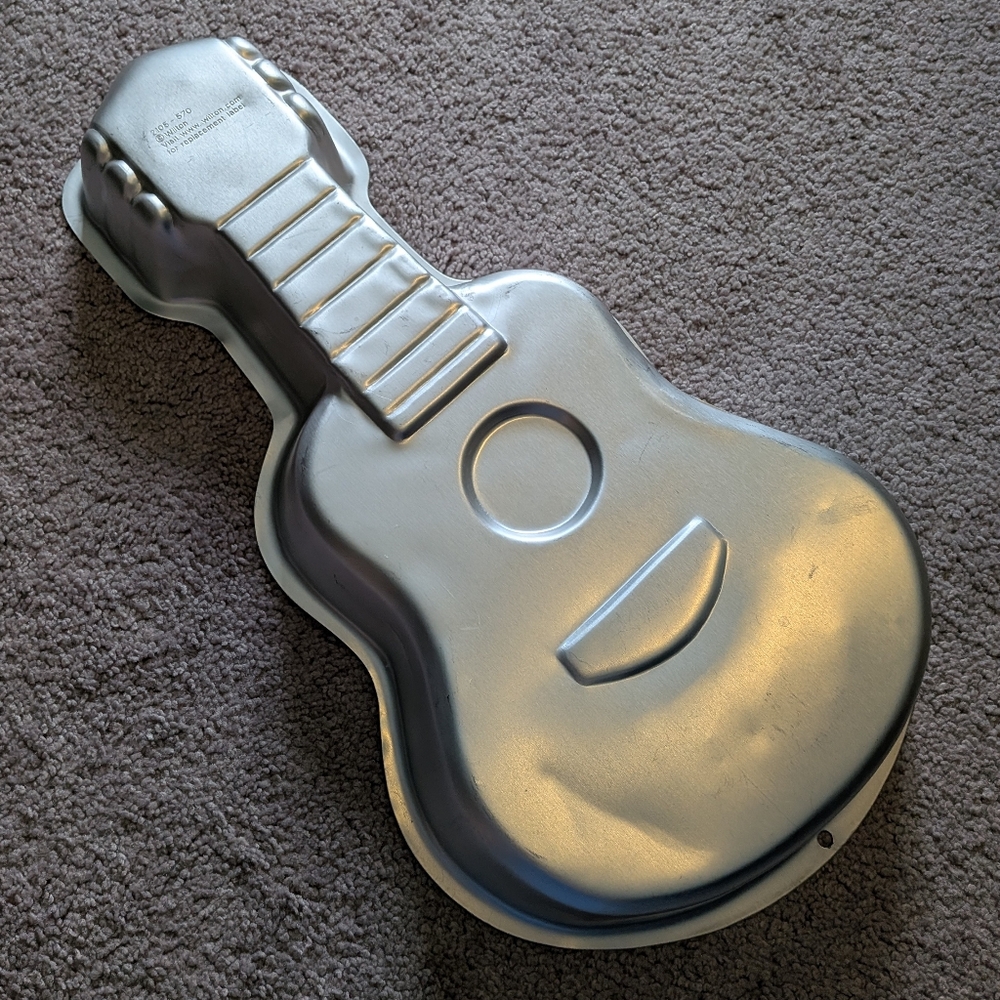 Wilton Guitar Cake pan